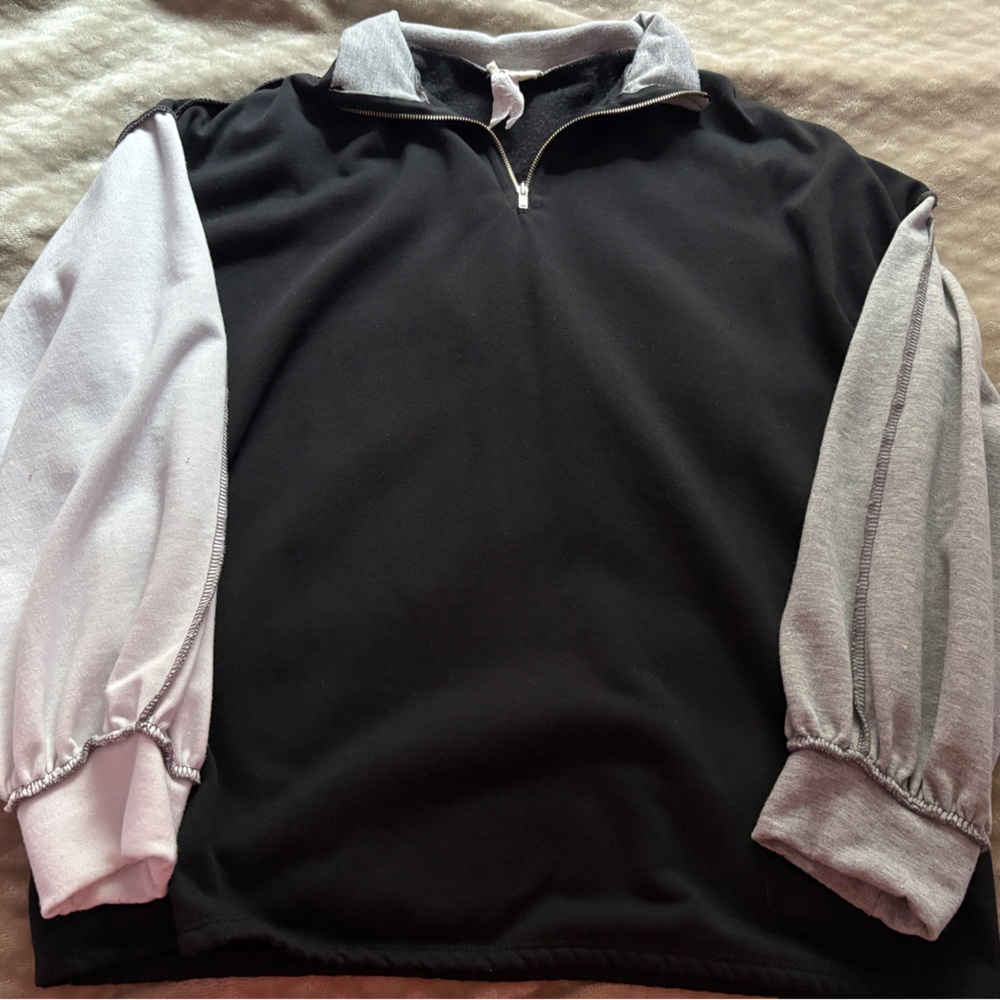 BiBi Black and Gray Zippered Top